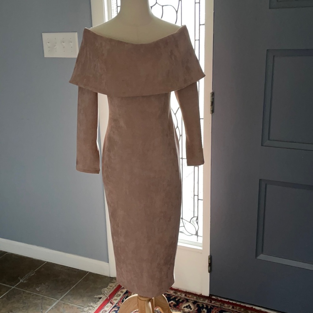 Gorgeous off the shoulder dress.